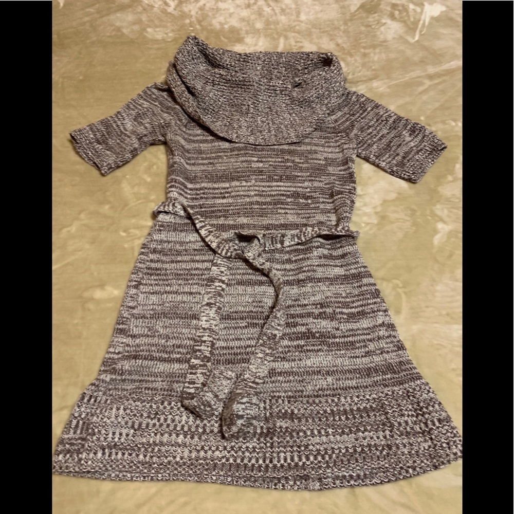 Belted cowl neck sweater tunic by MUDD. Size med